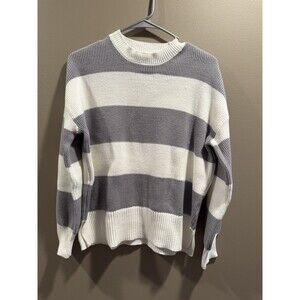 Moon And Madison Gray and White Pullover Knit Sweater Size S Crew Neck